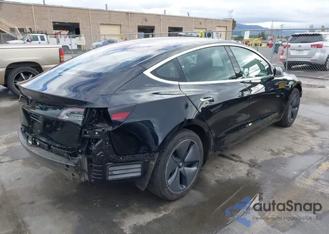 2018 Tesla Model 3 Long Range/Mid Range z USA, uszkodzony, nr VIN 5YJ3E1EA5JF028014